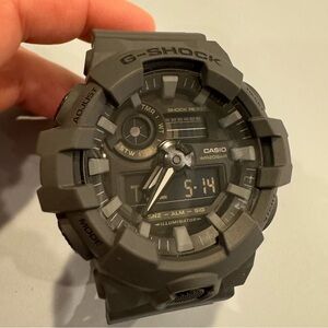 Lightly used G-SHOCK GA-700 SERIES
GA700BCE-1A IN BLACK. Only worn 1 time.